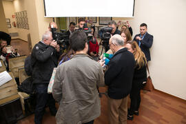 Cristóbal Montoro atiende a los medios. XII Jornadas Andaluzas de Enseñanza de Economía. Facultad de Ciencias Económicas y Empresariales. Febrero de 2019