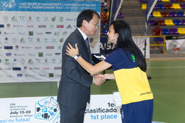 Premio a Máxima Goleadora para Cristina Pereira de Brasil. Acto de clausura y entrega de medallas...