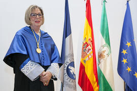 Adelaida de la Calle en su imposición de la Medalla de Oro de la Universidad de Málaga. Paraninfo...