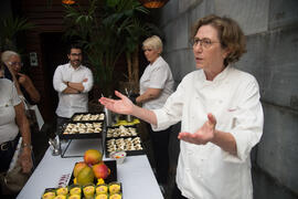 Showcooking en patio del Hotel Molina Larios. Curso "Ciencia y gastronomía. Desmontando leye...