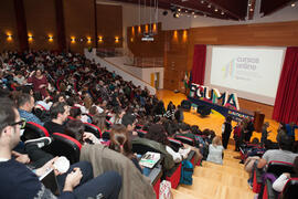 Momentos previos a la conferencia "Dialogando", con César Bona. Facultad de Derecho. En...