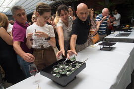 Showcooking en patio del Hotel Molina Larios. Curso "Ciencia y gastronomía. Desmontando leye...