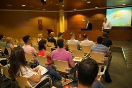 Antonio María Lara presenta la conferencia de José Fernando Cerezo. Curso "Policía y Segurid...