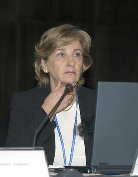 Carmen Fontecha. Panel Institucional. 2º Congreso Internacional de Actividad Físico-Deportiva para Mayores de la Universidad de Málaga. Palacio de Ferias y Congresos de Málaga. Marzo de 2007