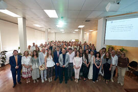 Foto de grupo. Presentación del Retrato de Honor de D. Eugenio José Luque Domínguez. Facultad de Ciencias Económicas y Empresariales. Junio de 2025