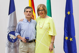 Retrato con la rectora en el homenaje a los jubilados y al personal que cumple 25 años de servici...