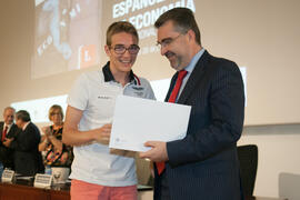 Entrega del quinto premio a Jose María Coves. Entrega de premios en el Paraninfo de la Universida...