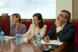 Participantes de la mesa redonda "Panorama económico y financiero actual". Facultad de ...