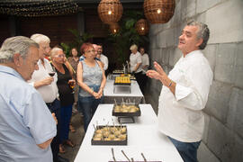 Showcooking en patio del Hotel Molina Larios. Curso "Ciencia y gastronomía. Desmontando leye...