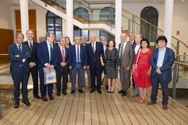 Foto de grupo tras la clausura del curso "La ciudad como arquetipo. Literatura, historia y a...