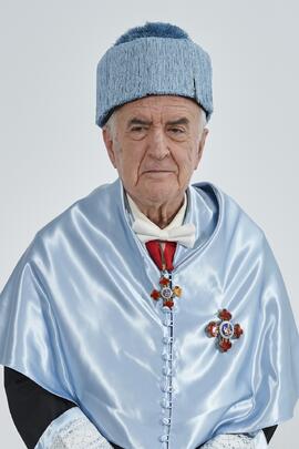 Retrato de Antonio García Berrio previo a su investidura como "Doctor Honoris Causa" por la Facultad de Filosofía y Letras de la Universidad de Málaga. Edificio del Rectorado. Junio de 2024