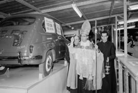 Inauguración y bendición de la tómbola benéfica instalada en la Plaza de la Constitución. Málaga....