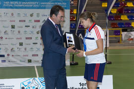 Premio a Mejor Portera para Anastasia Ivanova de Rusia. Acto de clausura y entrega de medallas. 1...