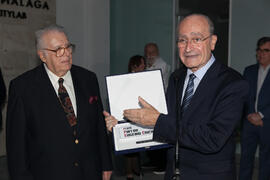 Entrega de placa conmemorativa. Inauguración de la plaza Pintor Eugenio Chicano. Málaga. Noviembr...