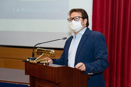 Juan José Hinojosa presenta "Dialogando" con Towanda Rebels. Facultad de Derecho. Octub...