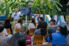 Antonio María Lara presenta "Dialogando" con Clara Jiménez. Facultad de Ciencias de la Comunicación. Mayo de 2019