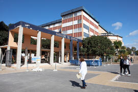 Obras en la fachada de la Facultad de Ciencias. Campus de Teatinos. Abril de 2019