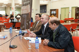 Presentación del libro de actas de las VIII Jornadas de Seguridad, Defensa y Cooperación. Facultad de Ciencias Económicas y Empresariales. Abril de 2015