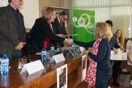 Adelaida de la Calle en la entrega de premios a los alumnos ganadores de la VIII Olimpiada Local de Economía. Facultad de Ciencias Económicas y Empresariales. Febrero de 2016