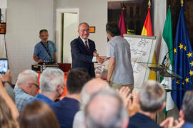 Francisco de la Torre y Ángel Idígoras en la inauguración de su mural en la Facultad de Ciencias Económicas y Empresariales de la Universidad de Málaga. Campus de El Ejido. Junio de 2022