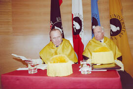 Investidura como Doctor "Honoris Causa" de D. Andrew Victor Schally por la Universidad de Málaga. Salón de Actos del Rectorado. Octubre de 2002