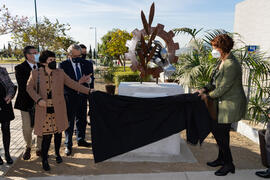 Inauguración de la escultura  de José Luis Martín García en la Facultad de Estudios y Sociales y ...