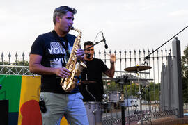 Actuación del grupo musical "Who Killed the DJ". Welcome to UMA. Bienvenida a los alumnos de intercambio internacional de la Universidad de Málaga. Jardín botánico. Octubre de 2019