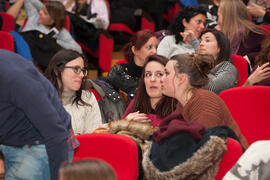 Alumnas en la conferencia "Dialogando", con César Bona. Facultad de Derecho. Enero de 2017