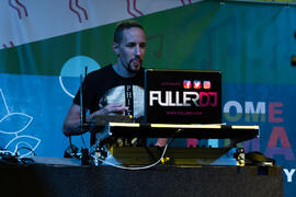 Actuación del grupo musical "Who Killed the DJ". Welcome to UMA. Bienvenida a los alumnos de intercambio internacional de la Universidad de Málaga. Jardín botánico. Octubre de 2019