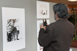 Ángel Idígoras en la inauguración de la exposición "Idígoras y Pachi. 50 años de la Facultad...