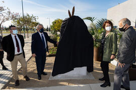 Inauguración de la escultura  de José Luis Martín García en la Facultad de Estudios y Sociales y ...