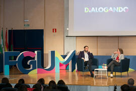 Pere Estupinyà y Esther Luque. Conferencia "Dialogando", con Pere Estupinyà. Facultad d...