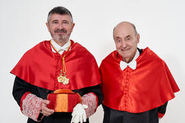 Retrato de padrino y doctorando. Investidura de Miquel Roca i Junyent como Doctor "Honoris Causa" por la facultad de Derecho de la Universidad de Málaga. Paraninfo. Diciembre de 2024