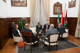 Reunión con el alcalde de Málaga posterior a la firma del convenio con la Universidad de Sharjah,...