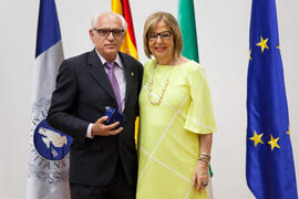 Retrato con la rectora en el homenaje a los jubilados y al personal que cumple 25 años de servicio en la UMA. Paraninfo. Mayo 2015