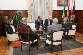 Reunión con el alcalde de Málaga posterior a la firma del convenio con la Universidad de Sharjah,...