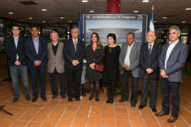 Foto de grupo tras la inauguración de la exposición "La Rosaleda en 75 imágenes". Compl...