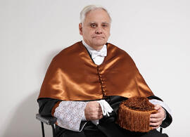 Retrato previo a la investidura como Doctor "Honoris Causa" de D. Javier Aracil Santonja por la Escuela Técnica Superior de Ingeniería Industrial de la Universidad de Málaga. Rectorado. Diciembre de 2013