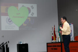 Conferencia de Dong Sung Cho. Jornada de celebración del Décimo Aniversario de colaboración de la Universidad de Málaga y la Universidad Nacional de Incheon. Complejo de Estudios Sociales y Comercio. Octubre de 2019