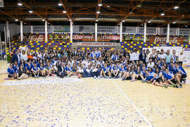 Foto de grupo tras la ceremonia de clausura del Campeonato Europeo Universitario de Balonmano. An...