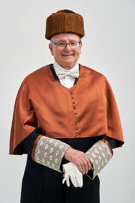 Retrato de Aníbal Ollero previo a su investidura como Doctor "Honoris Causa" por la Universidad de Málaga. Edificio del Rectorado. Mayo de 2025