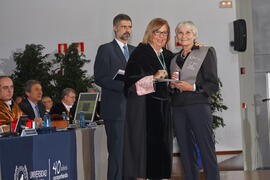 Entrega de la insignia al mérito en el trabajo. Acto Conmemorativo de los 40 años de la Universid...