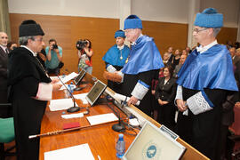 Investidura como Doctor "Honoris Causa" de Hans-Dieter Wienberg por la Facultad de Cien...