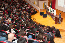 César Bona en su conferencia "Dialogando". Facultad de Derecho. Enero de 2017