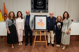 Foto de grupo. Presentación del Retrato de Honor de D. Eugenio José Luque Domínguez. Facultad de Ciencias Económicas y Empresariales. Junio de 2025