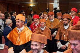Comitiva académica. Investidura de Aníbal Ollero como Doctor "Honoris Causa" por la Universidad de Málaga. Edificio del Rectorado. Mayo de 2025