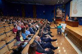 Idígoras dibuja a Pablo Hernández de Cos durante su conferencia en la Facultad de Ciencias Económicas y Empresariales de la Universidad de Málaga. Paraninfo. Octubre de 2022