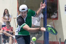 Jugador en un partido. Campeonato de España Universitario de Pádel. Antequera. Abril de 2017