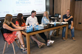 Mesa redonda: «Relación entre profesionales del deporte y medios de comunicación. ¿Evolución o in...