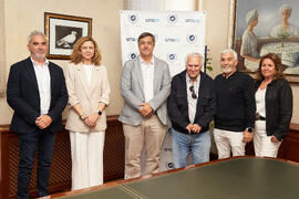 Foto de grupo. Firma de la donación del archivo fotográfico y de cine de Antonio España a la Universidad de Málaga. Edificio del Rectorado. Abril de 2025